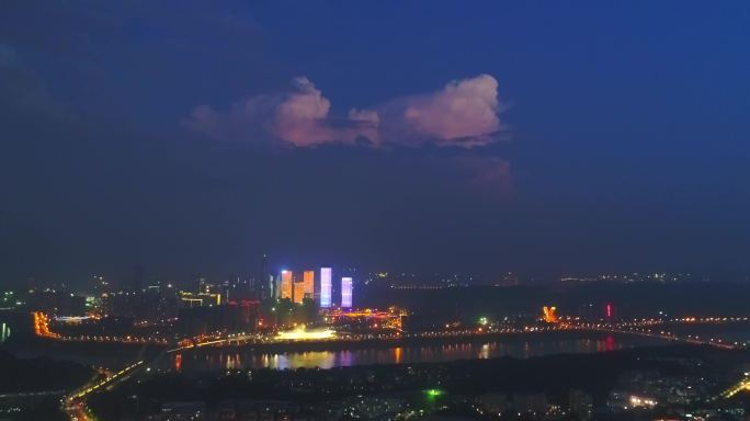 五象新区电闪雷鸣雨夜