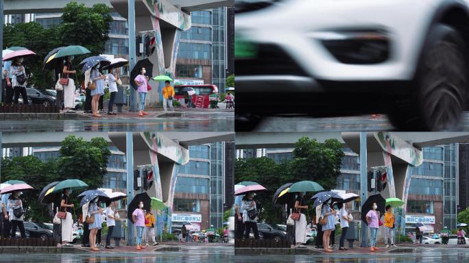 4K正版-雨中人行道上的行人车辆