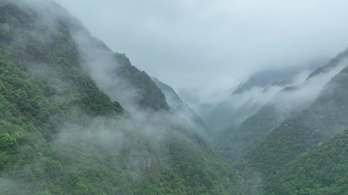 航拍浙江山区群山之间峡谷森林云雾诸暨马剑