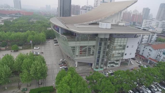 航拍武汉地标建筑湖北剧院