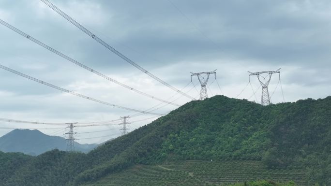 航拍浙江高山山区电力电线电网电塔高压电