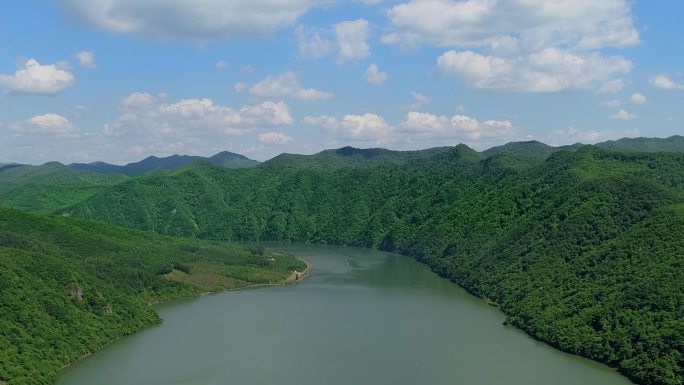 绿水青山蓝天白云森山大气山脉航拍