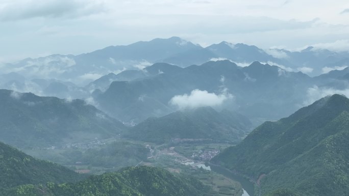 航拍浙江青山绿水云雾水墨绍兴诸暨马剑乡村