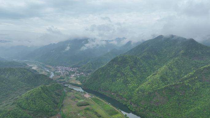 航拍浙江山水绍兴诸暨马剑山区云雾壶源江