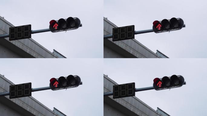 4K正版-下雨天的交通信号灯-红灯