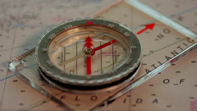 罗盘世界地图罗盘航海冒险指南针