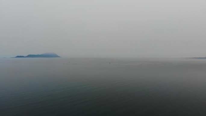 航拍 云雾缭绕的大海岛屿和船 2