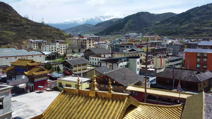 四川阿坝松潘县川主寺镇川主寺风景航拍