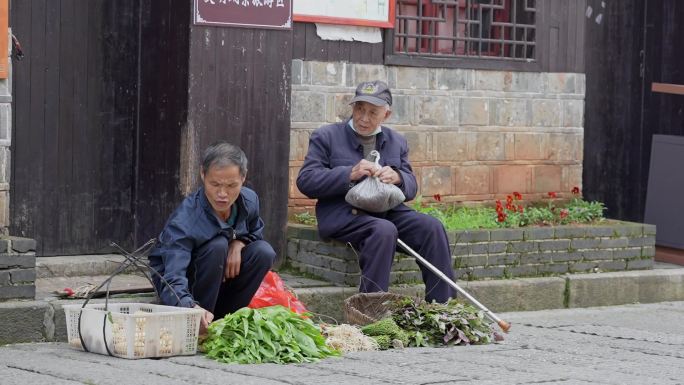 农民街头摆摊卖菜卖蔬菜
