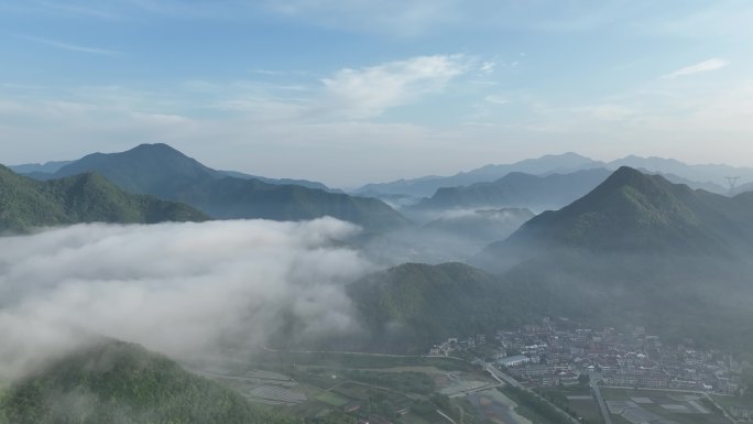 航拍浙江山水青山绿水早晨云雾绍兴诸暨马剑