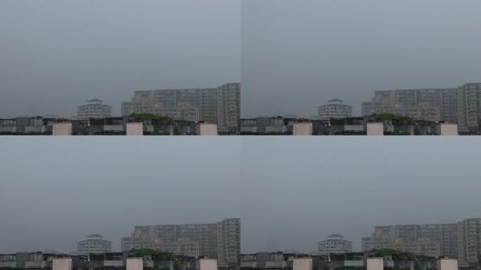 窗外的大雨