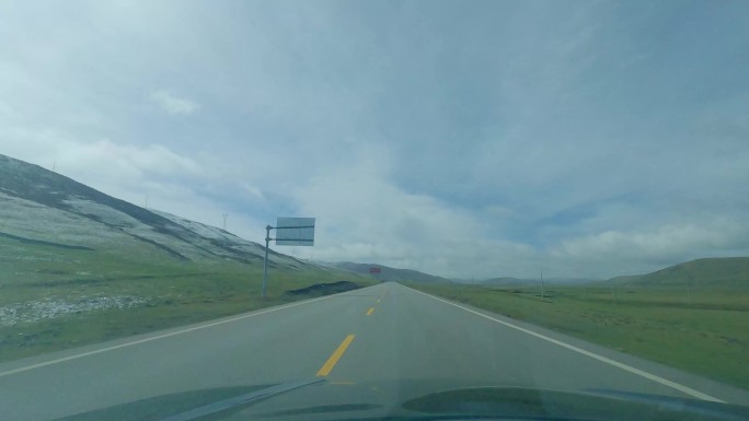 四川阿坝诺尔盖县风景-晨雾中的诺尔盖草原