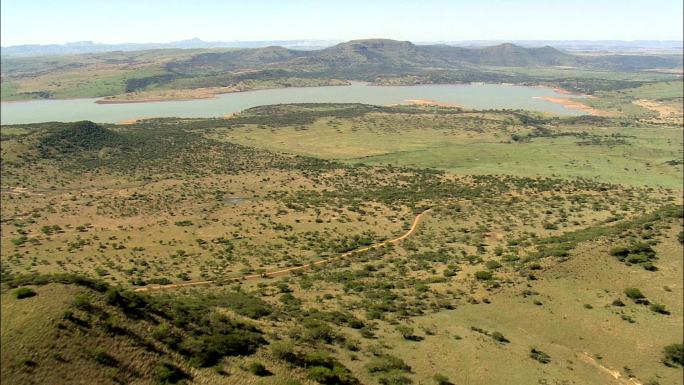 通往斯皮恩科普战场的途径-鸟瞰图-夸祖鲁-纳塔尔，南非奥哈兰巴乌苏凯拉区市