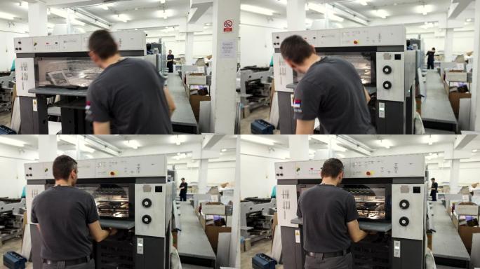 印刷厂的自动印刷机