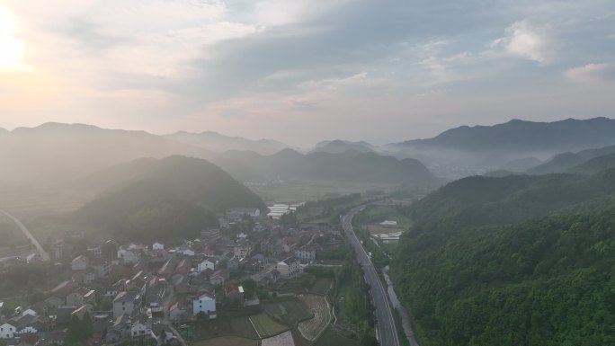 航拍江南浙江山区乡村早晨云雾晨雾水墨绍兴