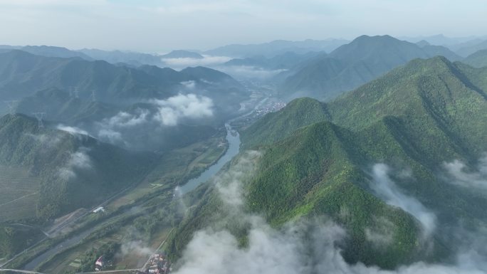 航拍浙江山水早晨云雾绿水青山绍兴诸暨马剑