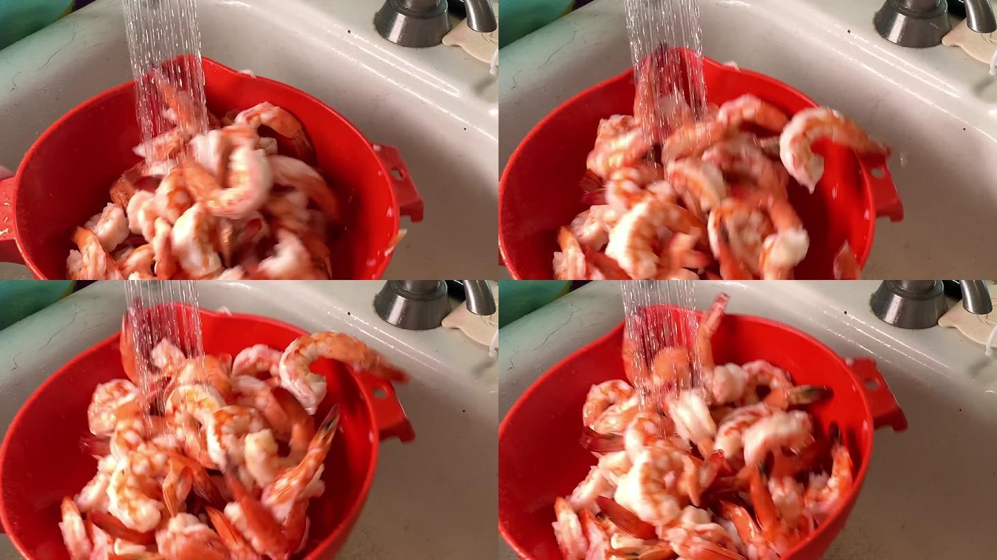 新鲜的生虾在水槽中的活水下用滤器清洗，作为晚餐