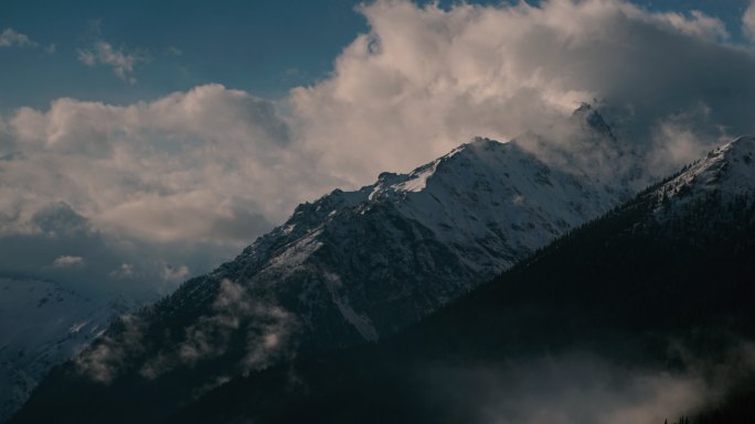 神秘的汗腾格里峰