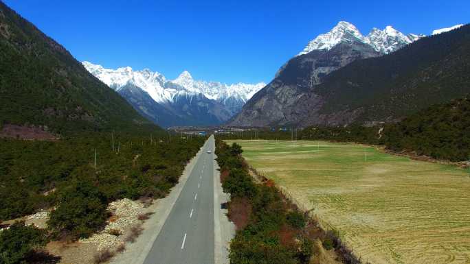桃花，林芝，西藏雪山空镜航拍公路自驾游