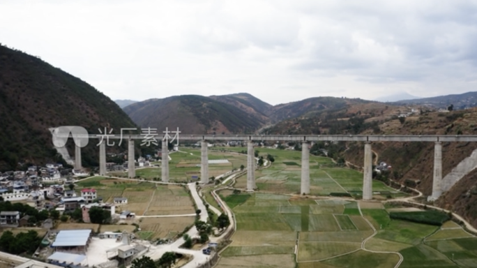 内循环大国工程高铁桥基建乡村振兴山间隧道