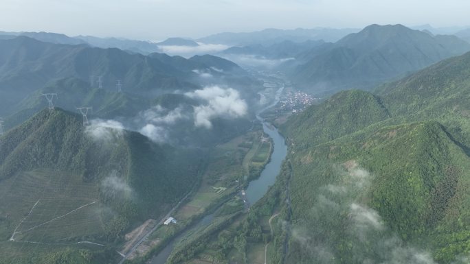 航拍浙江山水青山绿水早晨云雾绍兴诸暨马剑