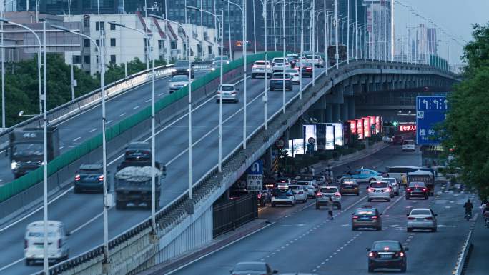 城市晚高峰道路车流