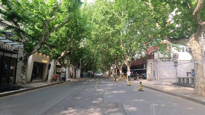 上海封城中的城区老街道
