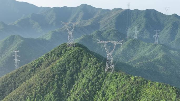 航拍山区电网电线电塔高压电力输送江南浙江