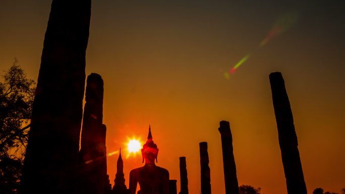 Sukhothai佛像背后的日落