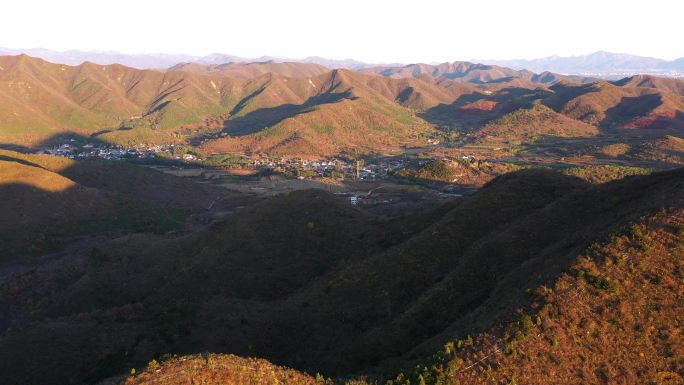 北京秋天郊区航拍 山脉连绵 林场秋季