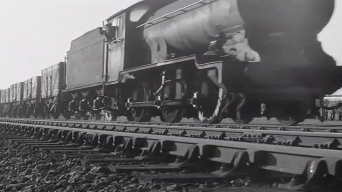 50年代蒸汽火车运输物资