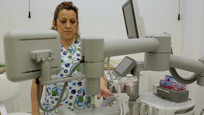 早期检测乳腺癌的现代医疗设备