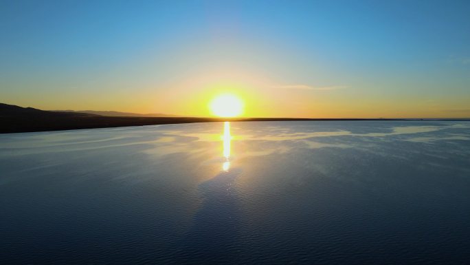 航拍青海湖日落余晖