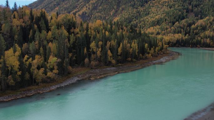 阿勒泰喀纳斯秋景