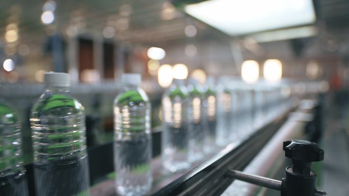 矿泉水厂生产线瓶装纯净矿泉水成瓶和罐瓶装水厂生产线