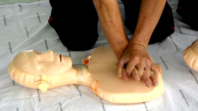 CPR培训急救濒临死亡