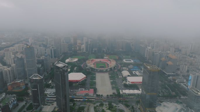 原创航拍广州CBD珠江新城雨天烟雾缭绕