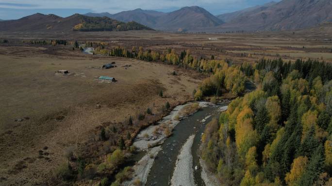 新疆阿勒泰秋景航拍