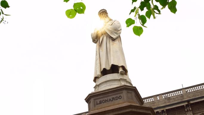 米兰的达芬奇雕像景观塑像