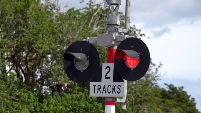 铁路道口灯红灯闪烁信号灯红绿灯