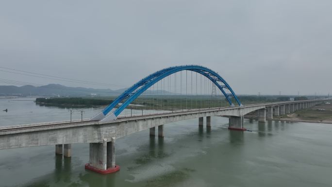 郑渝高铁郑万高铁复兴号列车襄阳汉江铁路桥