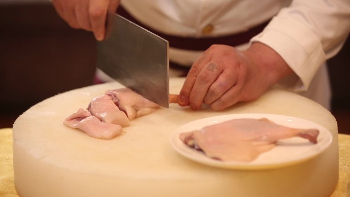 【镜头合集】厨师切鸭腿鸭肉