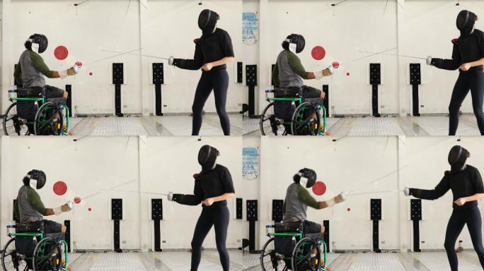 男轮椅击剑运动员与女教练一起训练