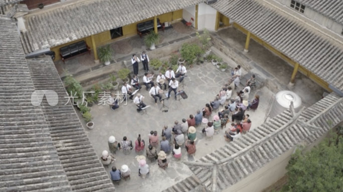 和谐乡村文化生活老人弹唱演奏传统乐器社戏