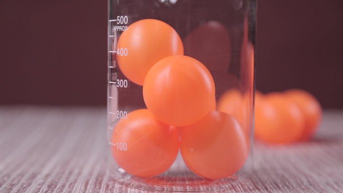 【镜头合集】乒乓球蛋白质分子大小演示