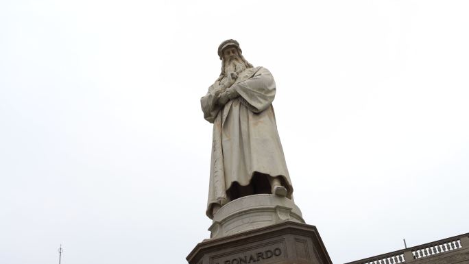 米兰的列奥纳多·达芬奇雕像