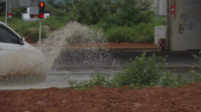 雨季 积水 路面