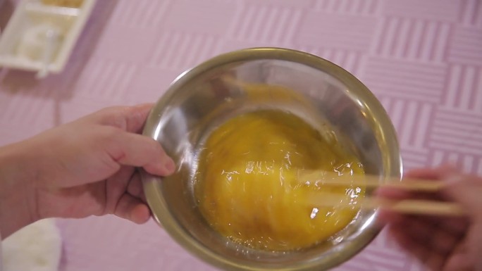 【镜头合集】磕鸡蛋打鸡蛋搅鸡蛋  (3)