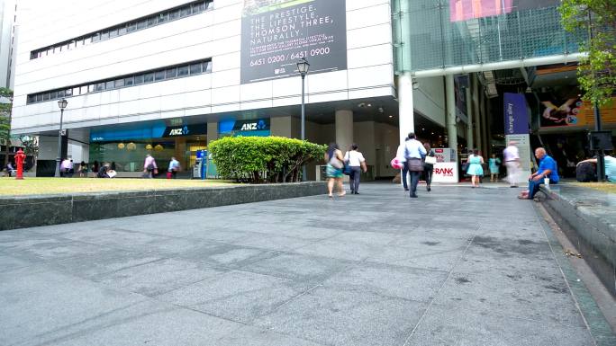 高清延时：游客聚集新加坡市中心高峰时段莱佛士广场