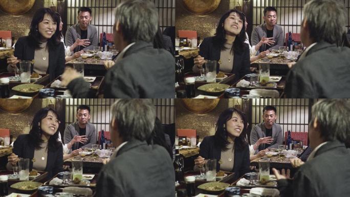 东京寿司店和餐厅的日本情侣